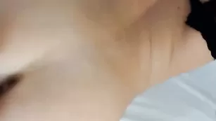 Юная шмара сосет хуй и трахается Sweetgirlandbigcock