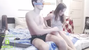 Симпатичная нимфа делает глубокий минет Sexynikich