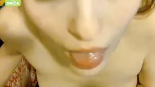 Малышка hotmayou соснула хуй и получила сперму