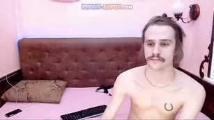 Крошка Trishanhoward отсосала у своего хахаля