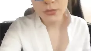 Красотка sexycrazy15 сосет хуй в машине