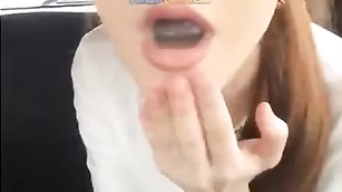 Красотка sexycrazy15 сосет хуй в машине