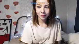 Малышка Nikki_Whatever стонет на камеру