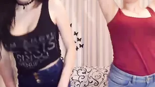 Две красотки Nika-Ria ласкают друг друга