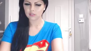 Брюнетка Xalexax мнет сосочки в привате