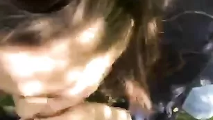 Красотка MYru делает минет на природе