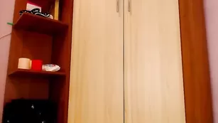 Малышка dallas_babyy мастурбирует киску