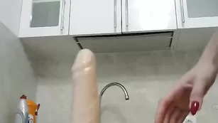 Astarta69 оседлала самотык, сосет его