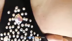 Astarta69 трахает себя на кровати