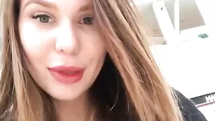 Красотка Armur показала тело в чулках