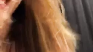 Красотка Armur показала тело в чулках