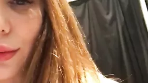 Красотка Armur показала тело в чулках