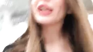 Красотка Armur показала тело в чулках