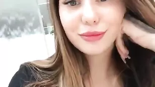 Красотка Armur показала тело в чулках