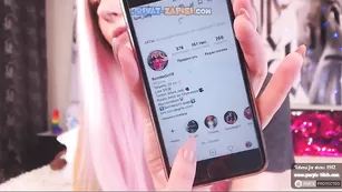 purple_bitch дрочит вибратором мокрую киску