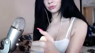 ASMR_LOVE делает сочный минет с дилдо