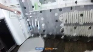 Slimmsexx69 трахается с парнем на кухне