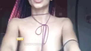 Красотка BarbieTop ласкает сиськи и клитор