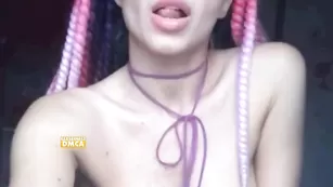 Красотка BarbieTop ласкает сиськи и клитор