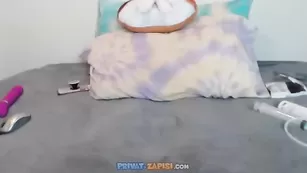 milajoyce69 дрочит анус и играет с вибратором