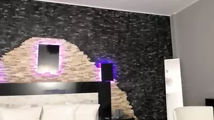 Пышная мамка Annya_ играет с вибратором