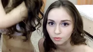 Грудастые подружки uniquemilana дрочат киски игрушками