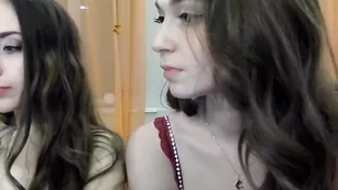 Грудастые подружки uniquemilana дрочат киски игрушками