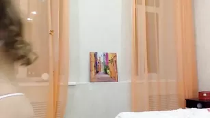 Грудастые подружки uniquemilana дрочат киски игрушками