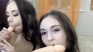 Грудастые подружки uniquemilana дрочат киски игрушками