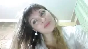 Шикарная блондинка с пухлыми губками mila783 мастурбирует