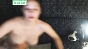 Игривая angels29 лижет сосочки и ласкает себя