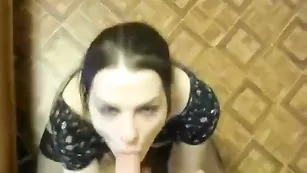 Игривая sexycrazy15 профессионально сосет хуй, трахается с горячим парнем