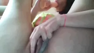 lГорячая детка ilisexy14 сосет силиконовый хуй, трахает себя им