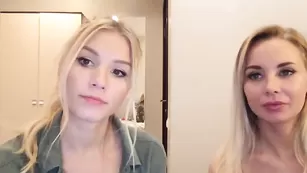 Killer__Tits развлекаются на кровати