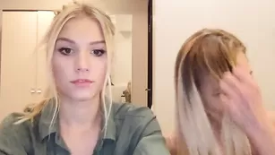 Killer__Tits развлекаются на кровати