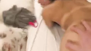 Загорелая -AMG65- дразнит красивой попой