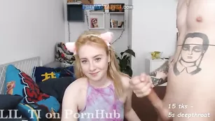 Малышка Mineeett отсасывает длинный хуй