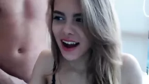 Русская стерва сосет пенис jessie98631