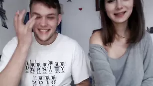 collegeroom наслаждаются оральным сексом