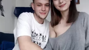 collegeroom наслаждаются оральным сексом