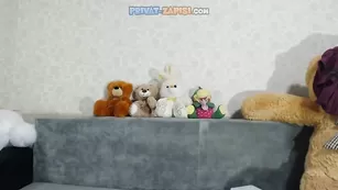 Молодая девочка теребит клитор omg_hv