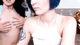 Keoki_Lola развлекаются с вибратором