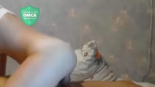 Девочка в маске отсасывает хуй Sweet-pussy23