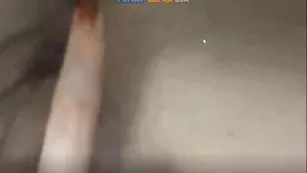 Горячая Noeelly сосет дилдо и мастурбирует киску