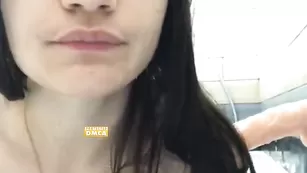 Грудастая малышка BeautifulSofa играет с резиновым хуем