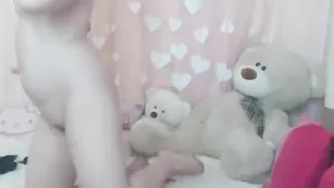 SamantaQ ласкает голое тело, киску и грудь