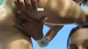 SEX-THREESOME ласкаются на природе