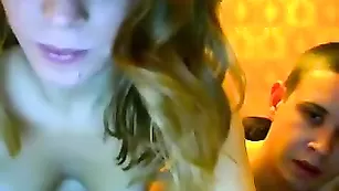 Красавица Mary_and_Ray отсосала и по трахалась