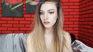 Одинокая ramonatorres мастурбирует киску вибратором