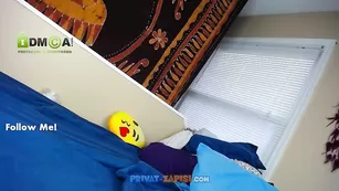 Худенькая сучка nestarootz дрочит свое очко